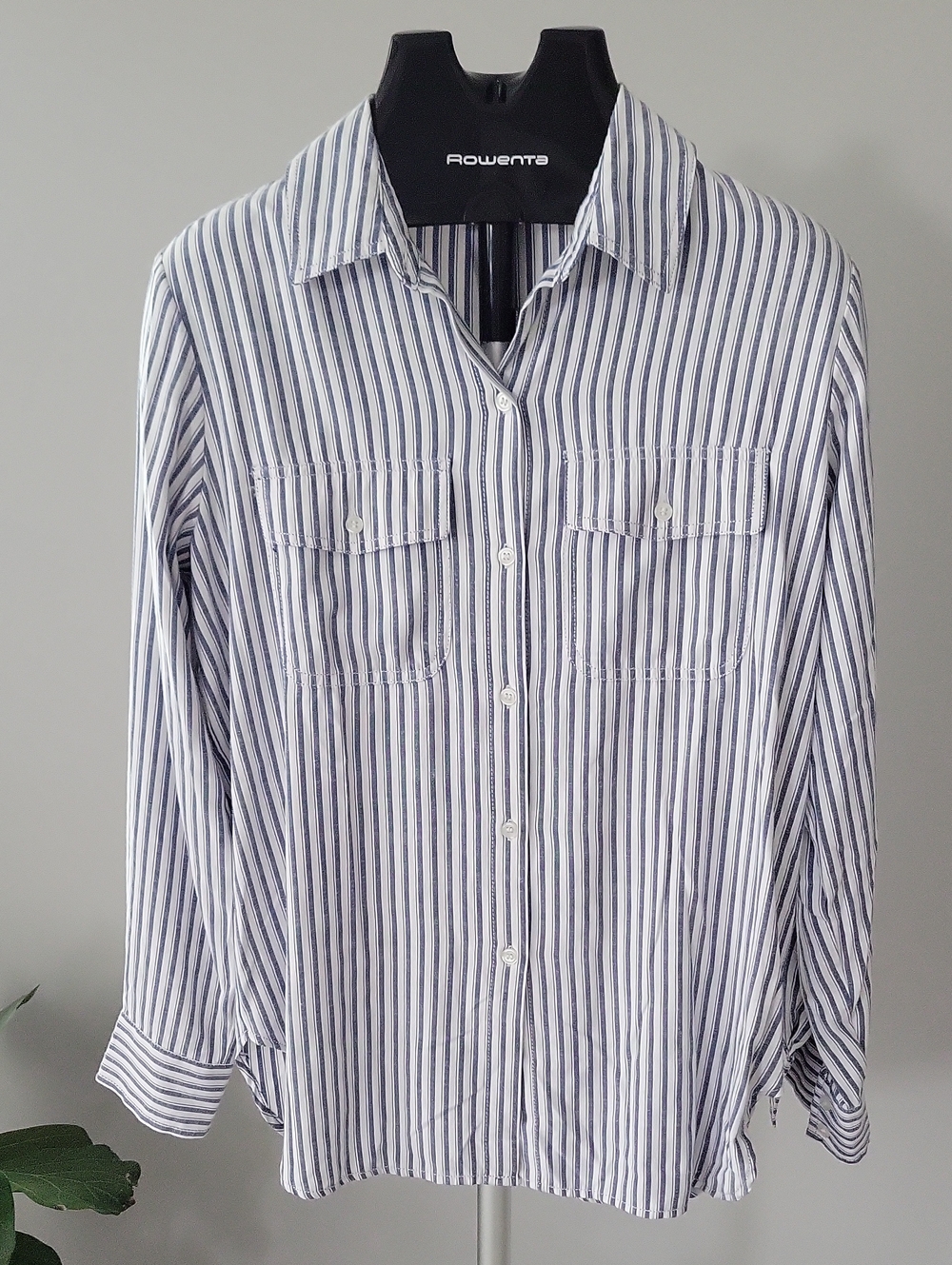 MAX STUDIO White and Blue Vertical-Stripe Button Down Shirt.Size S